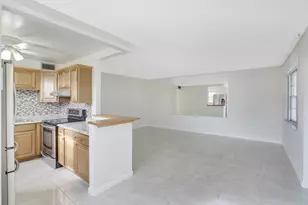 136 Somerset G, West Palm Beach, FL 33417 - Photo 6