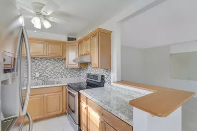 136 Somerset G, West Palm Beach, FL 33417 - Photo 4