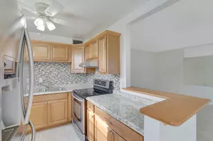 136 Somerset G, West Palm Beach, FL 33417 - Photo 4