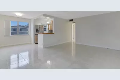 136 Somerset G, West Palm Beach, FL 33417 - Photo 2