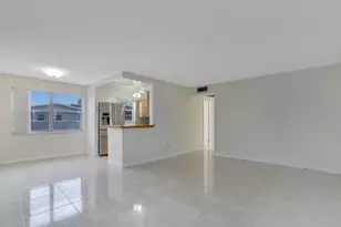 136 Somerset G, West Palm Beach, FL 33417 - Photo 2