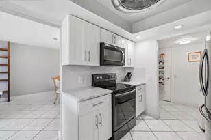 12300 NW 11th Ct, Pembroke Pines, FL 33026 - Photo 16