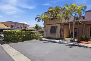 12300 NW 11th Ct, Pembroke Pines, FL 33026 - Photo 2