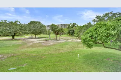 545 Oaks Lane #204, Pompano Beach, FL 33069 - Photo 10