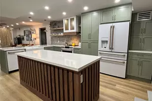 3700 Oaks Clubhouse Dr, Pompano Beach, FL 33069 - Photo 2