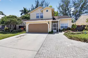 22859 N Sandalfoot Blvd, Boca Raton, FL 33428 - Photo 2