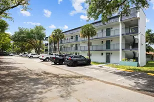 8004 Lagos De Campo Blvd, Tamarac, FL 33321 - Photo 18