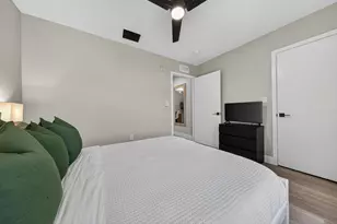 2535 NE 193rd St, Miami, FL 33180 - Photo 30