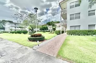 390 Fanshaw J, Boca Raton, FL 33434 - Photo 2