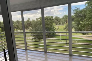 3960 Oaks Clubhouse Dr, Pompano Beach, FL 33069 - Photo 16