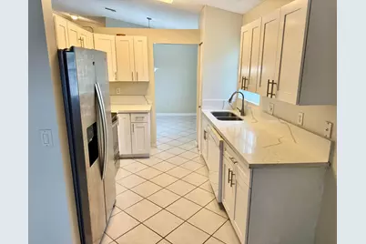 387 SW 206th Avenue, Pembroke Pines, FL 33029 - Photo 4
