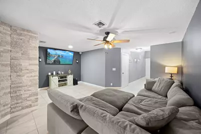 1928 E Discovery Cir Circle E, Deerfield Beach, FL 33442 - Photo 4