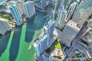 325 S Biscayne Blvd, Miami, FL 33131 - Photo 22