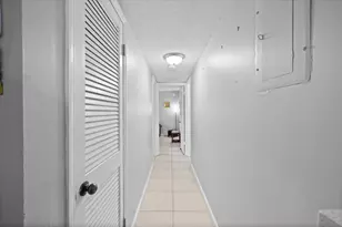 8280 SW 24th St, North Lauderdale, FL 33068 - Photo 10