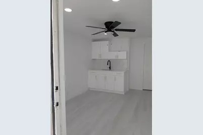 21 SE 11 Avenue #Efficiency, Fort Lauderdale, FL 33301 - Photo 2