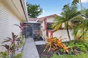29 Fawlkland Cir, Boynton Beach, FL 33426 - Photo 4