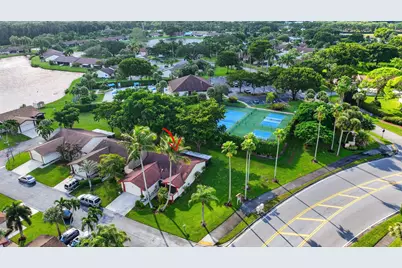 29 Fawlkland Circle, Boynton Beach, FL 33426 - Photo 2
