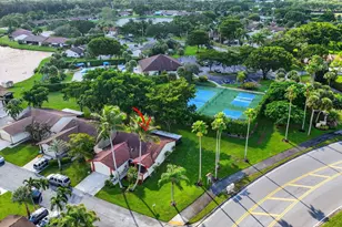 29 Fawlkland Cir, Boynton Beach, FL 33426 - Photo 2