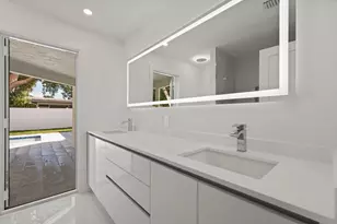 979 NW 8th St, Boca Raton, FL 33486 - Photo 38