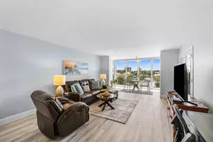 930 Dogwood Dr, Delray Beach, FL 33483 - Photo 16