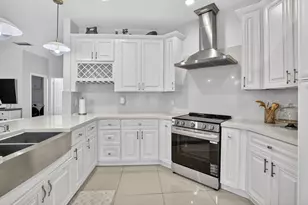 711 Heritage Way, Weston, FL 33326 - Photo 2