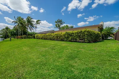 13621 Barberry Drive, Wellington, FL 33414 - Photo 30