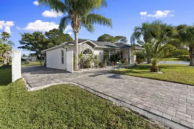 2471 SE Leithgow Street, Port Saint Lucie, FL 34952 - Photo 6