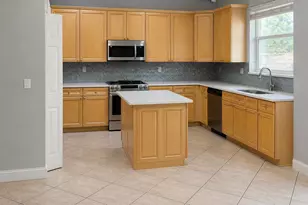 3945 Torres Cir, West Palm Beach, FL 33409 - Photo 20