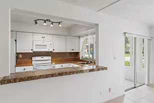 5570 Tamberlane Cir, Palm Beach Gardens, FL 33418 - Photo 10