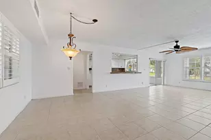 5570 Tamberlane Cir, Palm Beach Gardens, FL 33418 - Photo 4