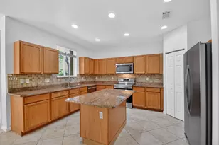 2806 S Evergreen Cir, Boynton Beach, FL 33426 - Photo 10