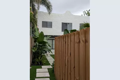 21 SE 11th Avenue #Upstairs, Fort Lauderdale, FL 33301 - Photo 8