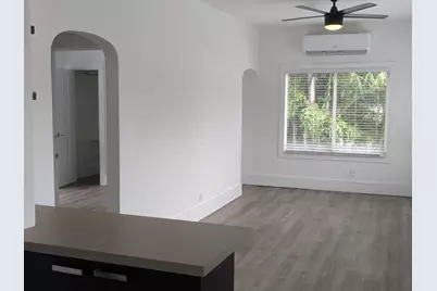 21 SE 11th Avenue #Upstairs, Fort Lauderdale, FL 33301 - Photo 2
