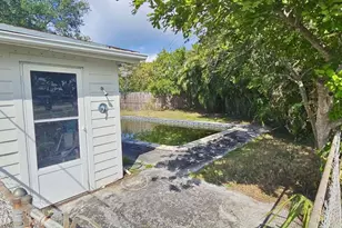 860 W Jasmine Dr, Lake Park, FL 33403 - Photo 6