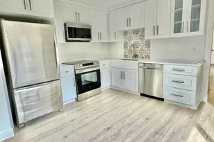359 Prestwick Cir, Palm Beach Gardens, FL 33418 - Photo 2