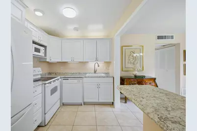 154 Tuscany C, Delray Beach, FL 33446 - Photo 2