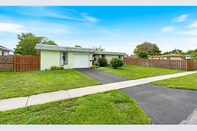 7815 NW 68th Terrace, Tamarac, FL 33321 - Photo 2