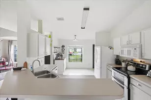 6208 NW Kukui Ct, Port Saint Lucie, FL 34983 - Photo 8