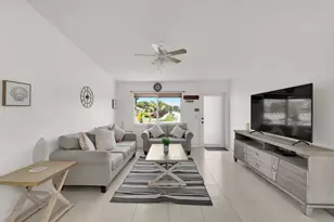 721 SW 79th Ave, North Lauderdale, FL 33068 - Photo 2