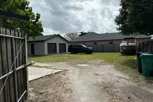 202 SW Crescent Ave, Port Saint Lucie, FL 34984 - Photo 28