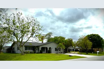 202 SW Crescent Avenue, Port Saint Lucie, FL 34984 - Photo 1
