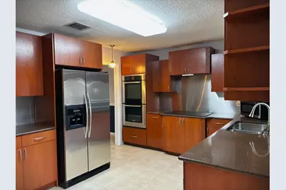 202 SW Crescent Avenue, Port Saint Lucie, FL 34984 - Photo 4