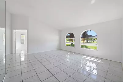 1371 SE Airoso Boulevard, Port Saint Lucie, FL 34983 - Photo 4