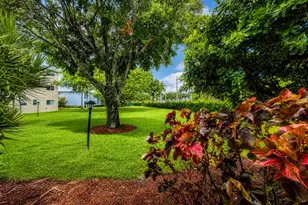 25 Colonial Club Dr, Boynton Beach, FL 33435 - Photo 12