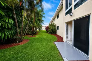 25 Colonial Club Dr, Boynton Beach, FL 33435 - Photo 6