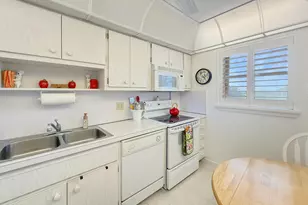 555 NW 4th Ave, Boca Raton, FL 33432 - Photo 2
