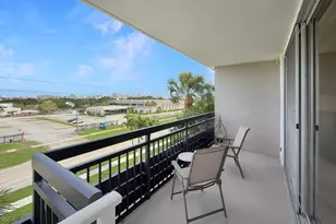 555 NW 4th Ave, Boca Raton, FL 33432 - Photo 22