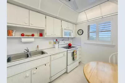 555 NW 4th Avenue #401, Boca Raton, FL 33432 - Photo 2