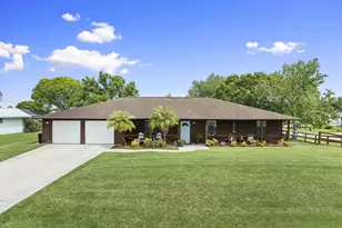 210 Deerwood Ln, Fort Pierce, FL 34947 - Photo 2