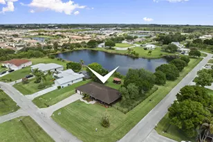 210 Deerwood Ln, Fort Pierce, FL 34947 - Photo 4